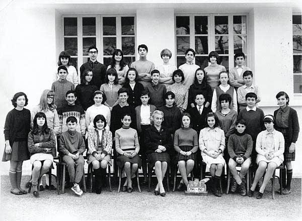 r_1966-1967_4eme 1.jpg - Lycée Regnault - TANGER / MAROC - Année scolaire: 1966-1967-4 ème 1Photo communiquée par Marie Christine Claraz 